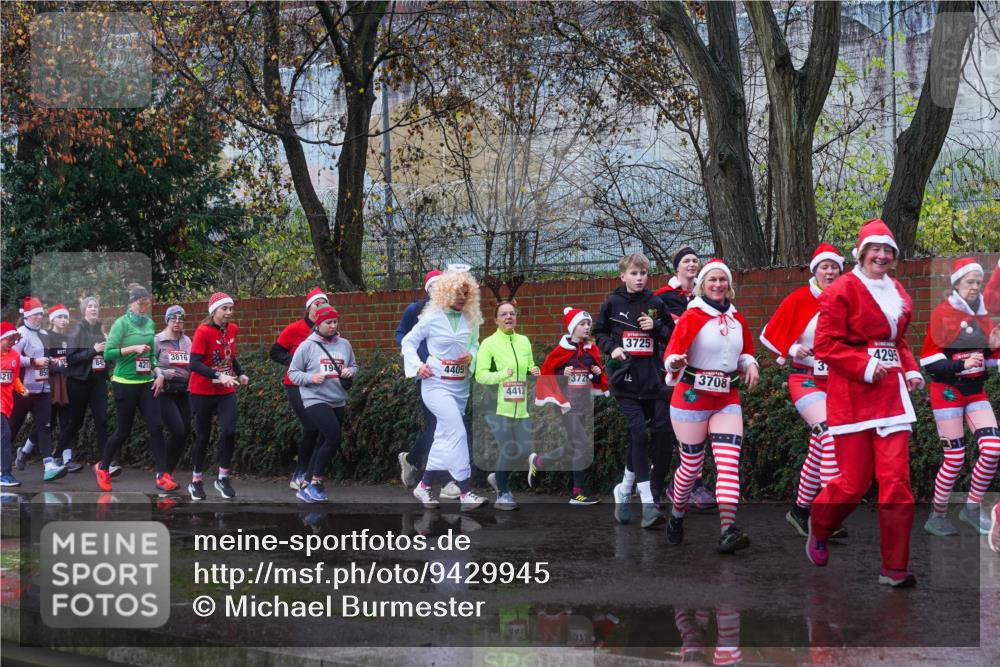07.12.2025 - St. Pauli X-Mass-Run No. 15 Michael Burmester http://msf.ph/oto/9429945 07.12.2025 11:44:49 Laufen 3725, 3816, 4217, 19, 4405, 85, 219, 372, 3708, 4413, 315, 4295 meine-sportfotos.de