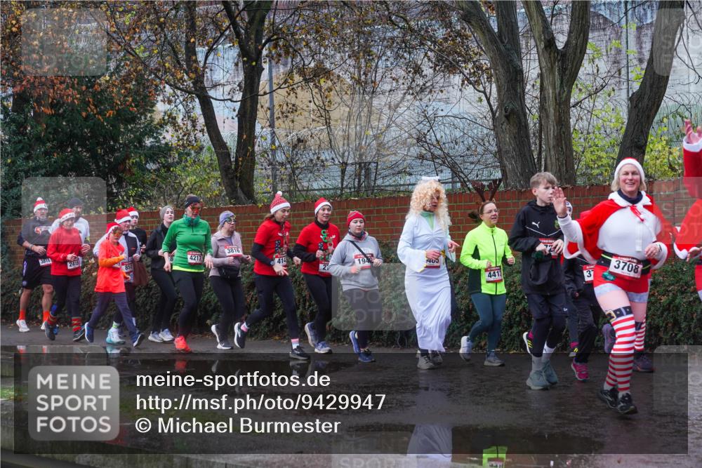 07.12.2025 - St. Pauli X-Mass-Run No. 15 Michael Burmester http://msf.ph/oto/9429947 07.12.2025 11:44:50 Laufen 3818, 2415, 4217, 3816, 1940, 3708, 4413, 37 meine-sportfotos.de