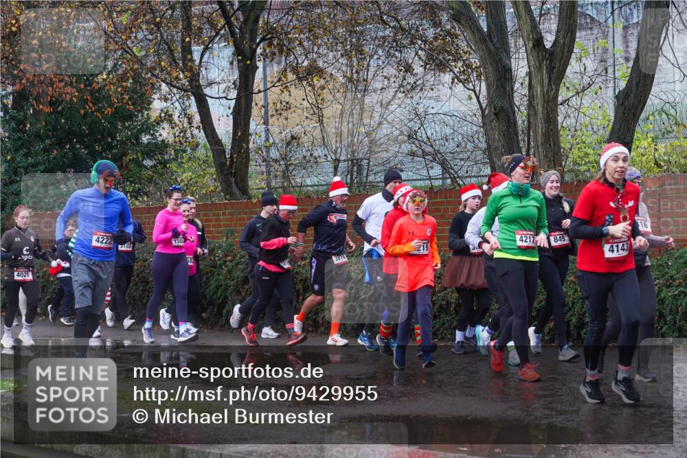 07.12.2025 - St. Pauli X-Mass-Run No. 15 Michael Burmester http://msf.ph/oto/9429955 07.12.2025 11:44:53 Laufen 4021, 4222, 3107, 1580, 3818, 11, 19, 4217, 16, 849, 4143 meine-sportfotos.de