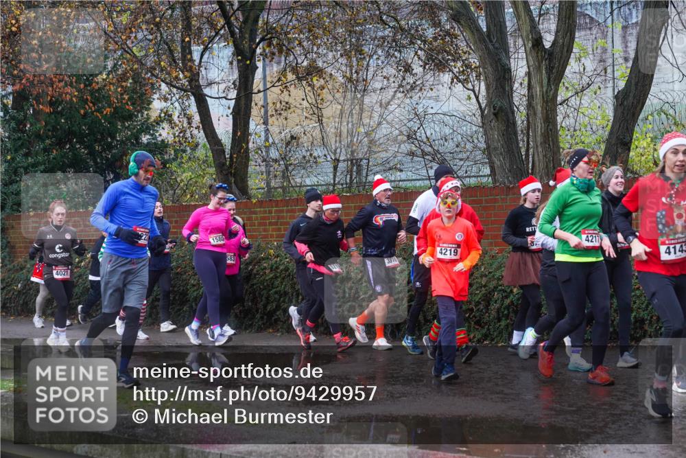 07.12.2025 - St. Pauli X-Mass-Run No. 15 Michael Burmester http://msf.ph/oto/9429957 07.12.2025 11:44:54 Laufen 4021, 2, 2, 1580, 583, 381, 3818, 4219, 4217, 4143 meine-sportfotos.de