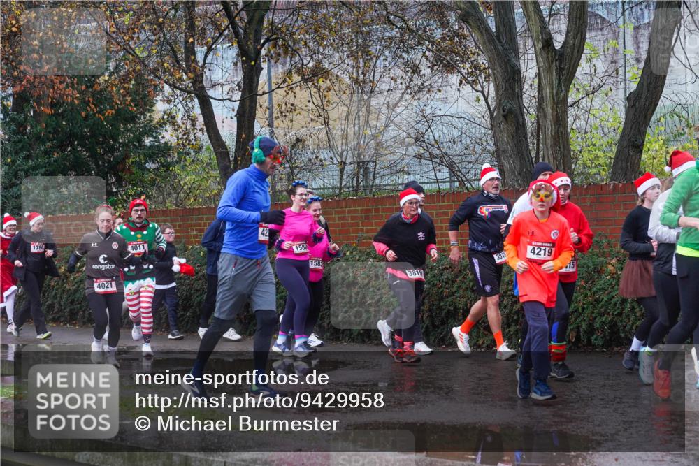 07.12.2025 - St. Pauli X-Mass-Run No. 15 Michael Burmester http://msf.ph/oto/9429958 07.12.2025 11:44:54 Laufen 1780, 4021, 421, 4011, 1580, 1583, 3819, 3818, 4219, 15 meine-sportfotos.de