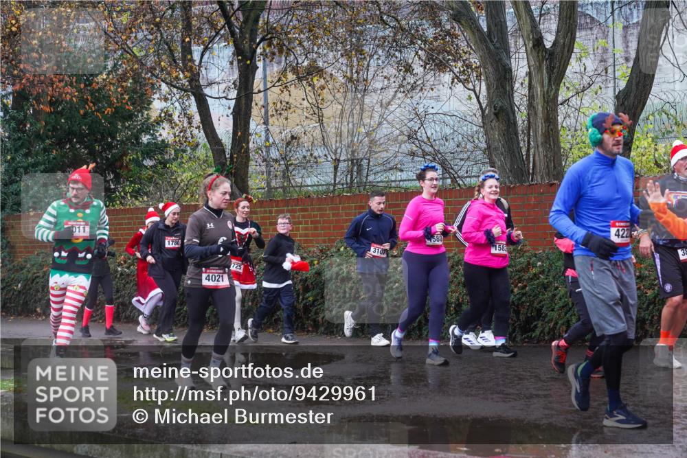 07.12.2025 - St. Pauli X-Mass-Run No. 15 Michael Burmester http://msf.ph/oto/9429961 07.12.2025 11:44:56 Laufen 011, 1780, 4021, 725, 422, 580, 1583, 3107, 38 meine-sportfotos.de