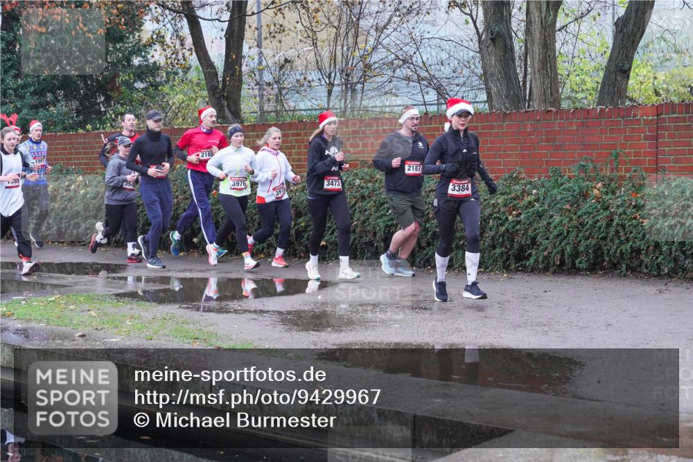 07.12.2025 - St. Pauli X-Mass-Run No. 15 Michael Burmester http://msf.ph/oto/9429967 07.12.2025 10:01:23 Laufen 589, 1997, 2185, 3976, 3975, 3473, 2187, 3384 meine-sportfotos.de