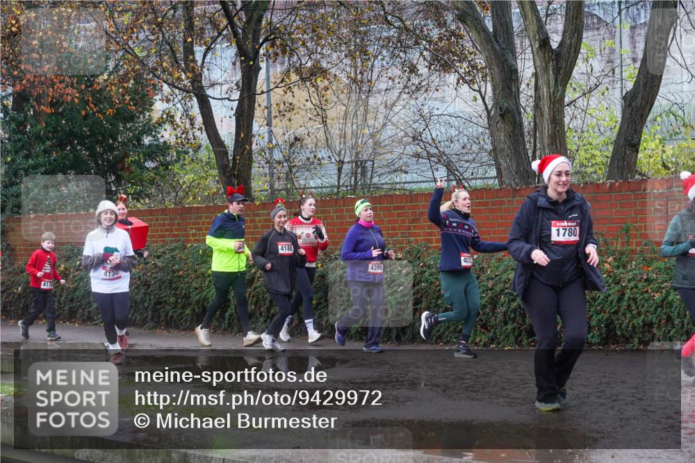 07.12.2025 - St. Pauli X-Mass-Run No. 15 Michael Burmester http://msf.ph/oto/9429972 07.12.2025 11:45:00 Laufen 4179, 4188, 4390, 4033, 1780 meine-sportfotos.de