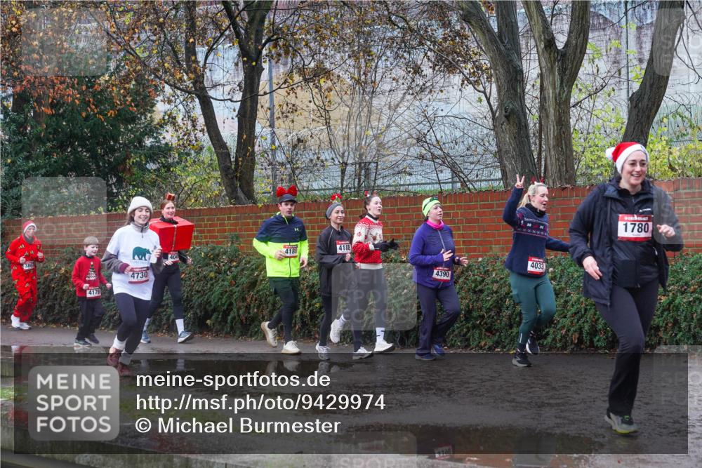 07.12.2025 - St. Pauli X-Mass-Run No. 15 Michael Burmester http://msf.ph/oto/9429974 07.12.2025 11:45:00 Laufen 386, 4179, 4730, 4180, 4188, 404, 4390, 4033, 1380, 1780 meine-sportfotos.de
