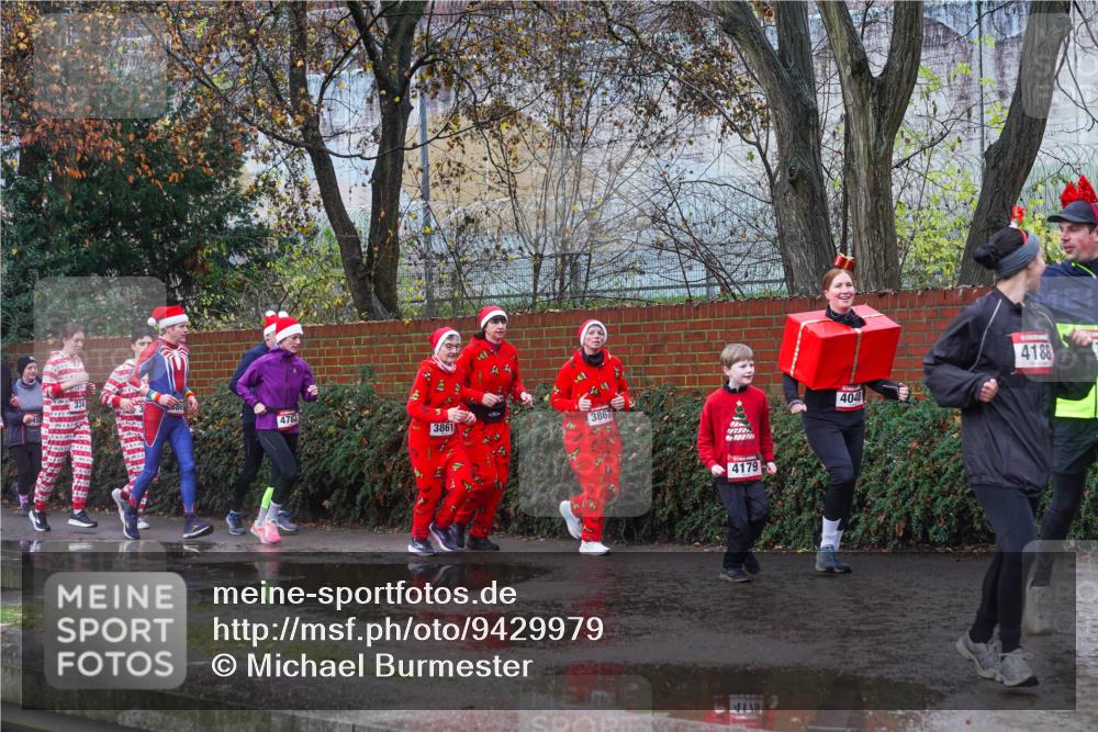 07.12.2025 - St. Pauli X-Mass-Run No. 15 Michael Burmester http://msf.ph/oto/9429979 07.12.2025 11:45:03 Laufen 4783, 3861, 98, 3867, 4179, 4048, 4188 meine-sportfotos.de