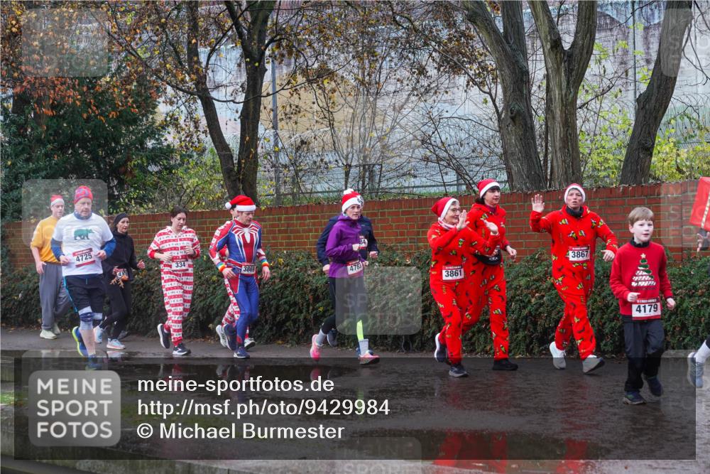 07.12.2025 - St. Pauli X-Mass-Run No. 15 Michael Burmester http://msf.ph/oto/9429984 07.12.2025 11:45:05 Laufen 4725, 47833, 3861, 3867, 4179 meine-sportfotos.de