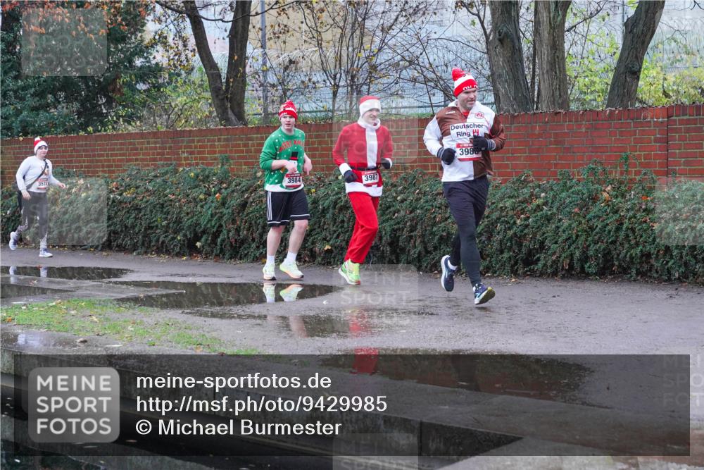 07.12.2025 - St. Pauli X-Mass-Run No. 15 Michael Burmester http://msf.ph/oto/9429985 07.12.2025 10:01:40 Laufen 3984, 3574, 3987, 398 meine-sportfotos.de