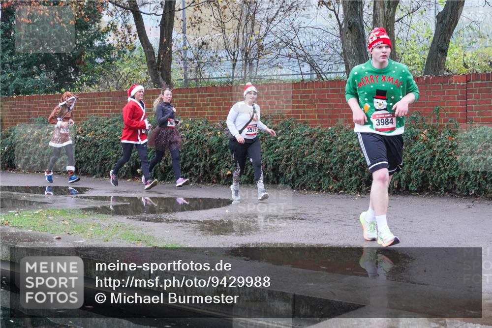 07.12.2025 - St. Pauli X-Mass-Run No. 15 Michael Burmester http://msf.ph/oto/9429988 07.12.2025 10:01:43 Laufen 3742, 387, 3574, 3984 meine-sportfotos.de