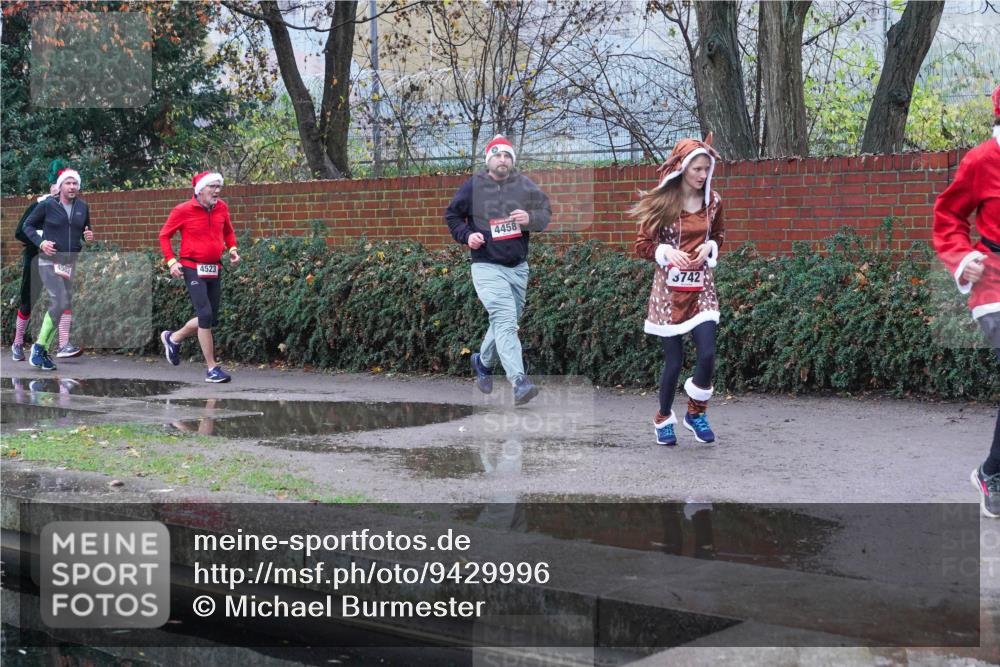 07.12.2025 - St. Pauli X-Mass-Run No. 15 Michael Burmester http://msf.ph/oto/9429996 07.12.2025 10:01:46 Laufen 4503, 4523, 4458, 3742 meine-sportfotos.de