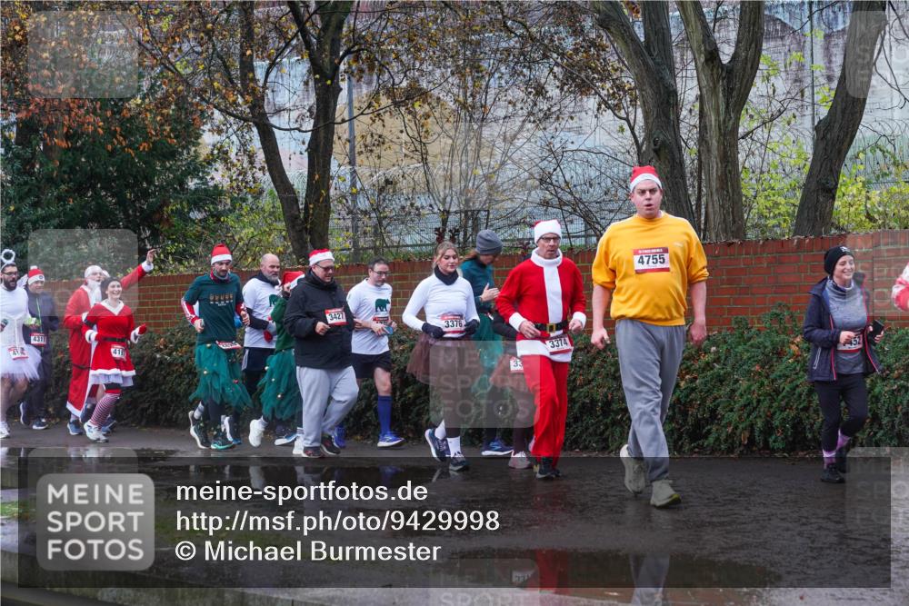 07.12.2025 - St. Pauli X-Mass-Run No. 15 Michael Burmester http://msf.ph/oto/9429998 07.12.2025 11:45:09 Laufen 3427, 4311, 3376, 3374, 33, 4755 meine-sportfotos.de