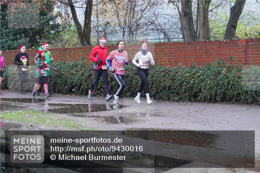 07.12.2025 - St. Pauli X-Mass-Run No. 15 Michael Burmester http://msf.ph/oto/9430016 07.12.2025 10:02:02 Laufen 721, 447, 403, 4171, 22, 4158 meine-sportfotos.de
