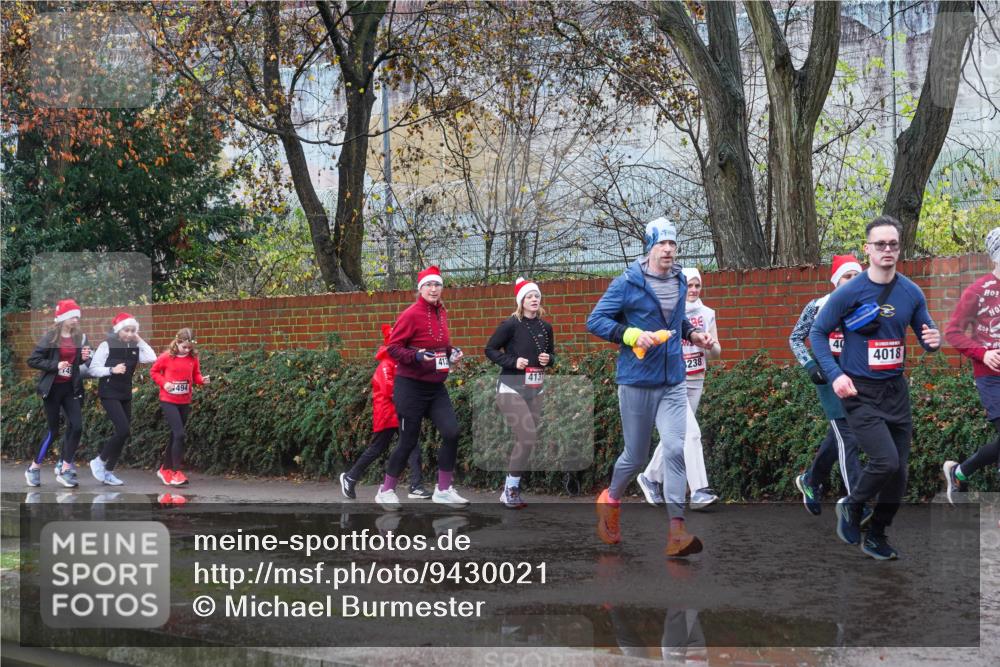 07.12.2025 - St. Pauli X-Mass-Run No. 15 Michael Burmester http://msf.ph/oto/9430021 07.12.2025 11:45:16 Laufen 494, 238, 4137, 40, 4018 meine-sportfotos.de