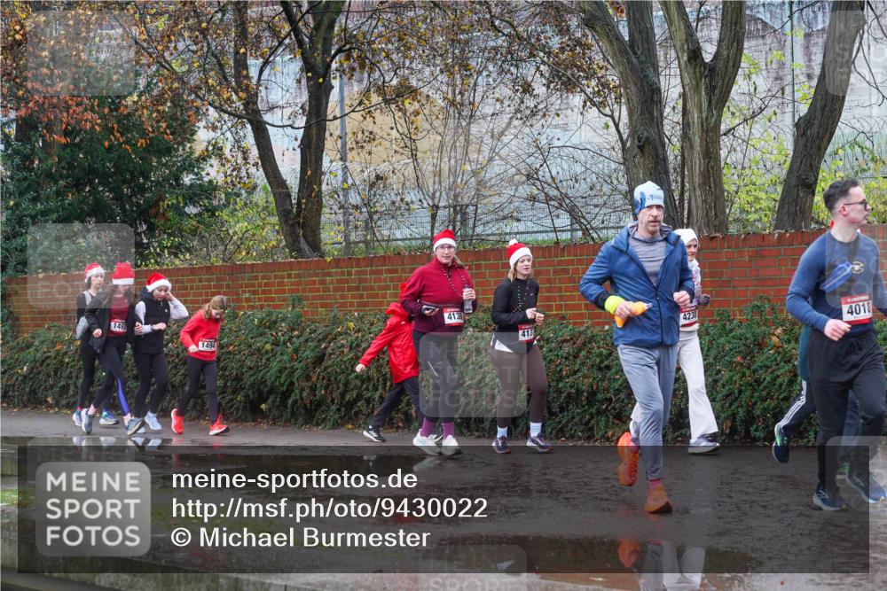 07.12.2025 - St. Pauli X-Mass-Run No. 15 Michael Burmester http://msf.ph/oto/9430022 07.12.2025 11:45:17 Laufen 149, 1494, 4138, 413, 4238, 4018 meine-sportfotos.de
