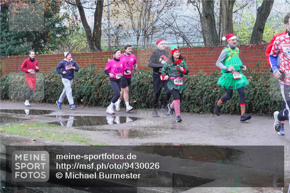 07.12.2025 - St. Pauli X-Mass-Run No. 15 Michael Burmester http://msf.ph/oto/9430026 07.12.2025 10:02:05 Laufen 2238, 1326, 3999, 4127, 4479 meine-sportfotos.de