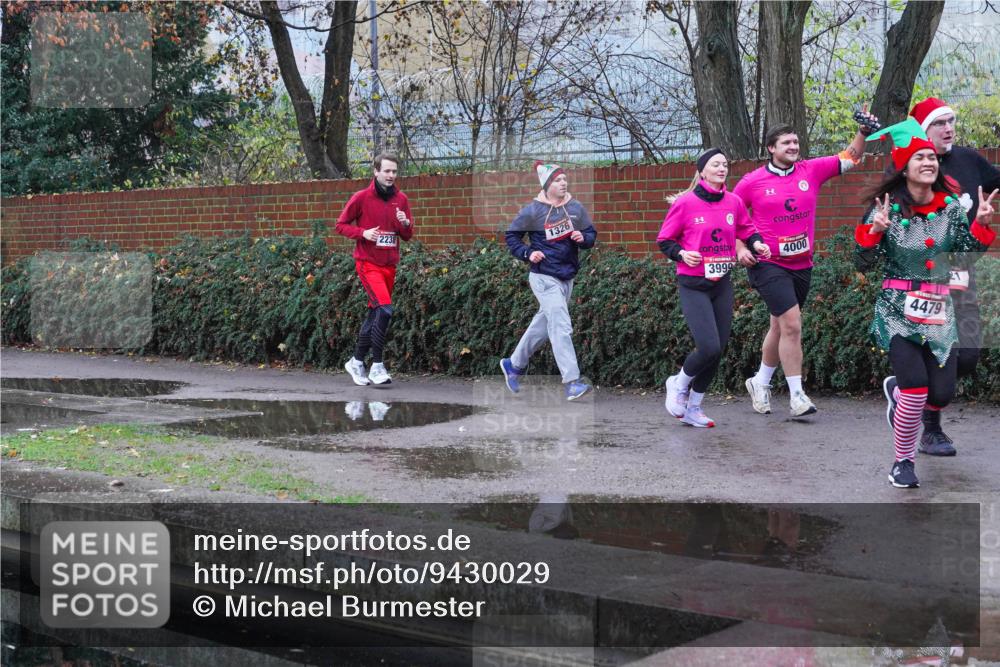 07.12.2025 - St. Pauli X-Mass-Run No. 15 Michael Burmester http://msf.ph/oto/9430029 07.12.2025 10:02:06 Laufen 2238, 1326, 4000, 3999, 4479 meine-sportfotos.de