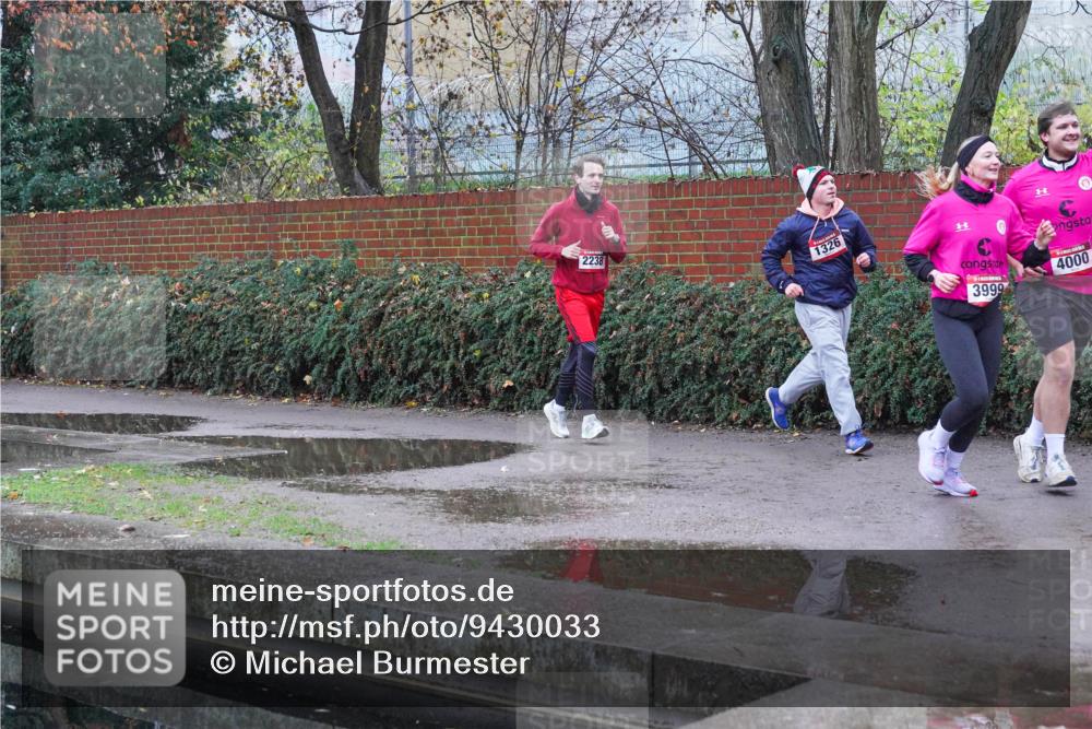 07.12.2025 - St. Pauli X-Mass-Run No. 15 Michael Burmester http://msf.ph/oto/9430033 07.12.2025 10:02:07 Laufen 2238, 1326, 3999, 4000 meine-sportfotos.de