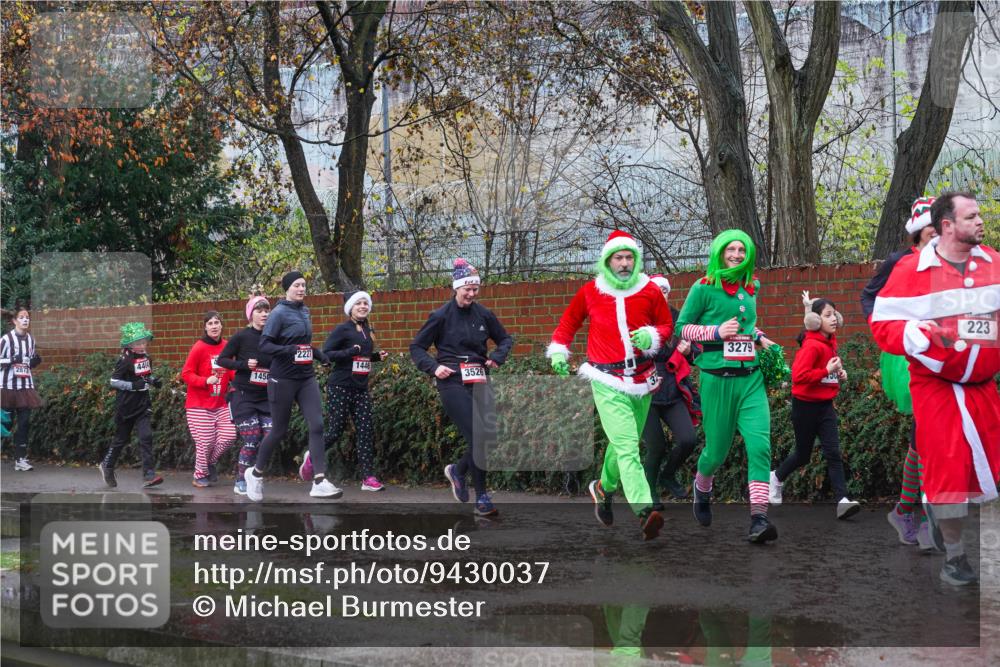 07.12.2025 - St. Pauli X-Mass-Run No. 15 Michael Burmester http://msf.ph/oto/9430037 07.12.2025 11:45:25 Laufen 2221, 44, 1446, 1450, 3526, 32, 3279, 223 meine-sportfotos.de