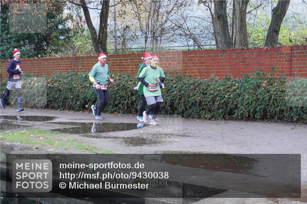 07.12.2025 - St. Pauli X-Mass-Run No. 15 Michael Burmester http://msf.ph/oto/9430038 07.12.2025 10:02:13 Laufen 4517, 4322, 4321 meine-sportfotos.de