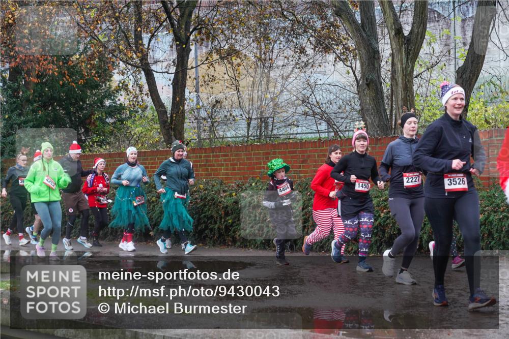 07.12.2025 - St. Pauli X-Mass-Run No. 15 Michael Burmester http://msf.ph/oto/9430043 07.12.2025 11:45:28 Laufen 39, 4252, 4084, 4090, 4404, 1450, 2227, 3526 meine-sportfotos.de