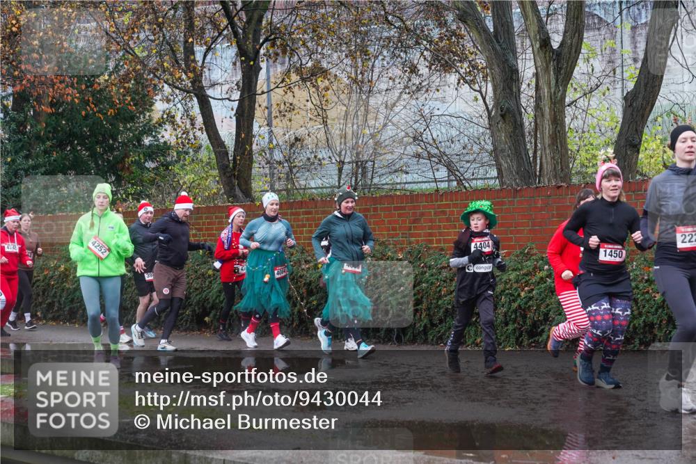 07.12.2025 - St. Pauli X-Mass-Run No. 15 Michael Burmester http://msf.ph/oto/9430044 07.12.2025 11:45:29 Laufen 414, 4252, 741, 4084, 4404, 1450, 222 meine-sportfotos.de