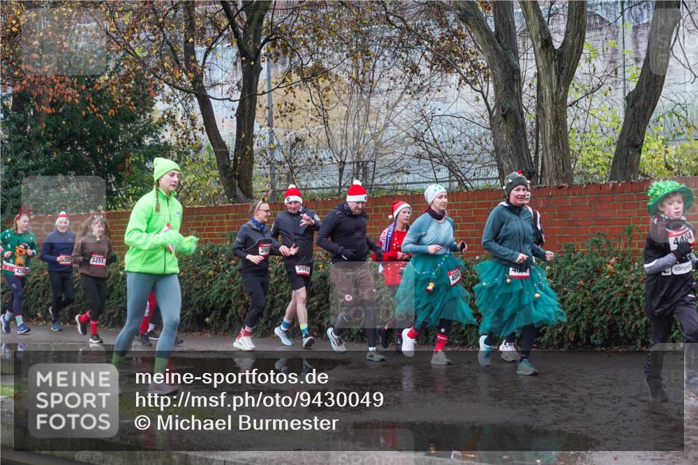 07.12.2025 - St. Pauli X-Mass-Run No. 15 Michael Burmester http://msf.ph/oto/9430049 07.12.2025 11:45:30 Laufen 439, 395, 3251, 3983, 4064, 4404 meine-sportfotos.de