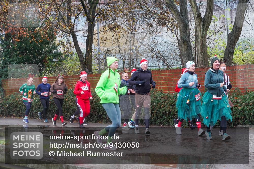 07.12.2025 - St. Pauli X-Mass-Run No. 15 Michael Burmester http://msf.ph/oto/9430050 07.12.2025 11:45:30 Laufen 439, 4395, 3251, 474, 404 meine-sportfotos.de