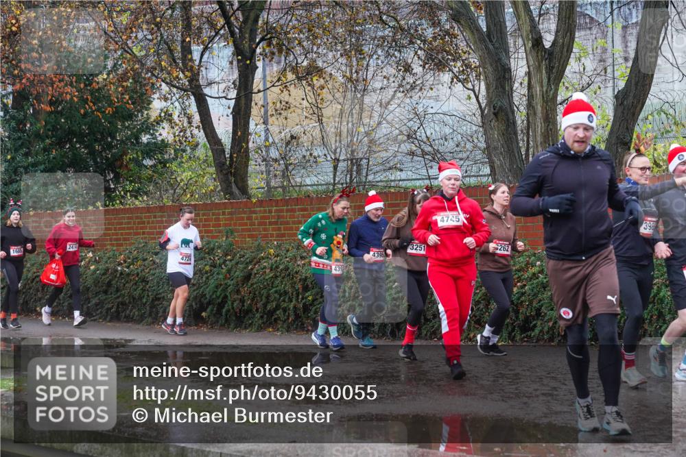 07.12.2025 - St. Pauli X-Mass-Run No. 15 Michael Burmester http://msf.ph/oto/9430055 07.12.2025 11:45:33 Laufen 2414, 1685, 472, 439, 3251, 4395, 4745, 262, 398 meine-sportfotos.de