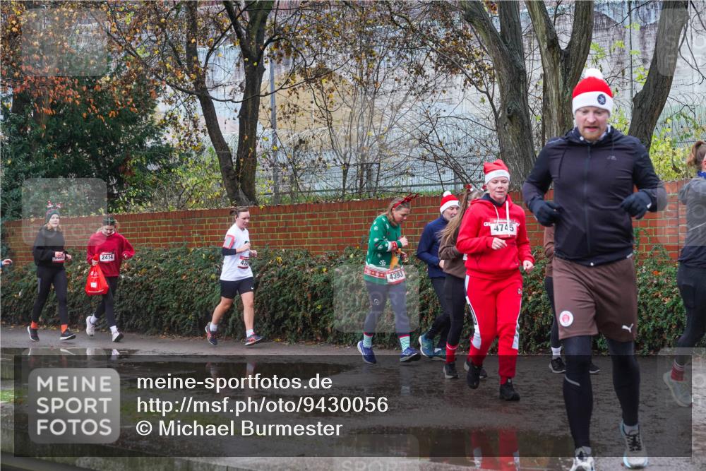 07.12.2025 - St. Pauli X-Mass-Run No. 15 Michael Burmester http://msf.ph/oto/9430056 07.12.2025 11:45:33 Laufen 2414, 4393, 4745 meine-sportfotos.de