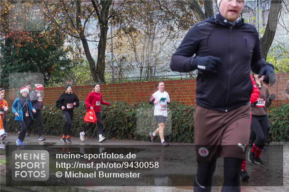 07.12.2025 - St. Pauli X-Mass-Run No. 15 Michael Burmester http://msf.ph/oto/9430058 07.12.2025 11:45:34 Laufen 1653, 24, 1685, 4724, 251 meine-sportfotos.de