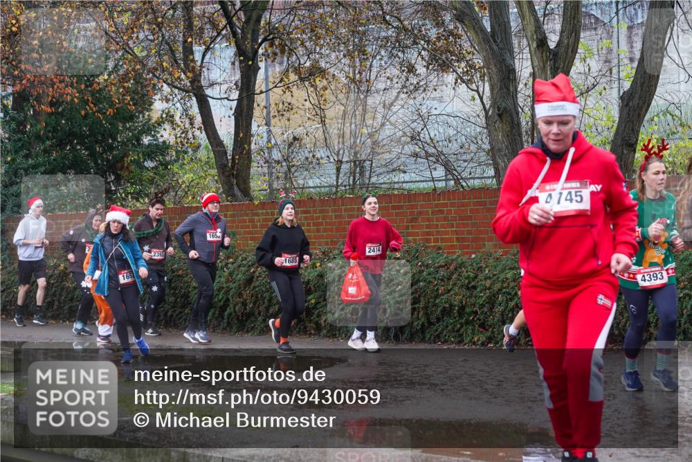 07.12.2025 - St. Pauli X-Mass-Run No. 15 Michael Burmester http://msf.ph/oto/9430059 07.12.2025 11:45:35 Laufen 165, 2393, 165, 2414, 1685, 145, 4393 meine-sportfotos.de
