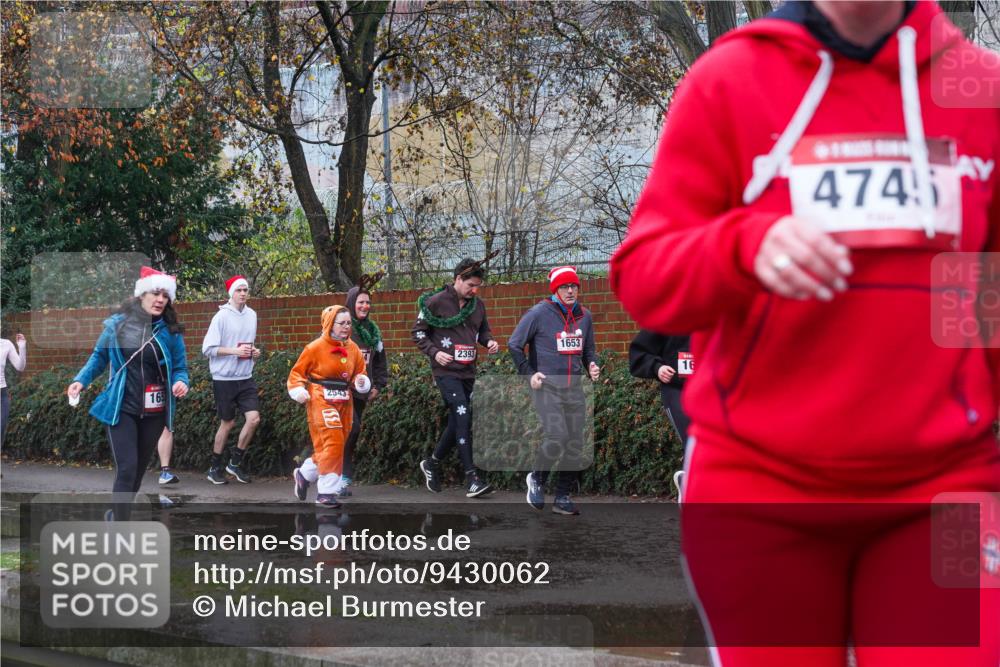 07.12.2025 - St. Pauli X-Mass-Run No. 15 Michael Burmester http://msf.ph/oto/9430062 07.12.2025 11:45:37 Laufen 165, 2543, 2393, 1653, 16, 474 meine-sportfotos.de