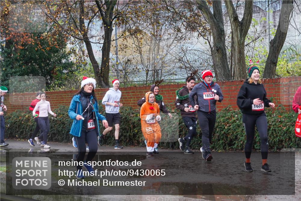 07.12.2025 - St. Pauli X-Mass-Run No. 15 Michael Burmester http://msf.ph/oto/9430065 07.12.2025 11:45:38 Laufen 165, 2543, 239, 1653, 1685 meine-sportfotos.de