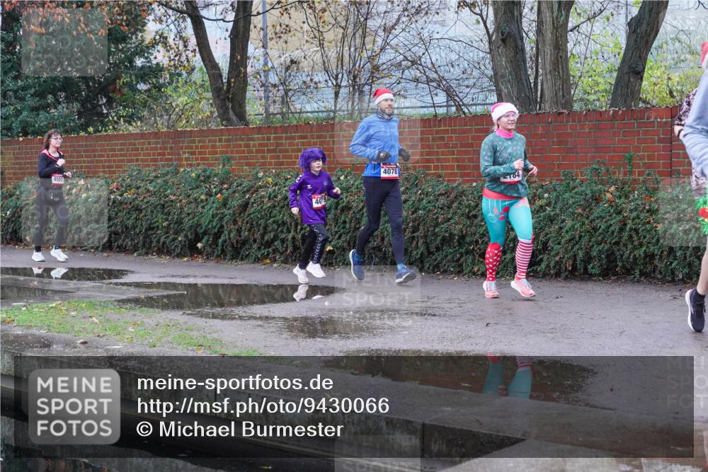 07.12.2025 - St. Pauli X-Mass-Run No. 15 Michael Burmester http://msf.ph/oto/9430066 07.12.2025 10:02:30 Laufen 4501, 409, 4078, 307, 84 meine-sportfotos.de