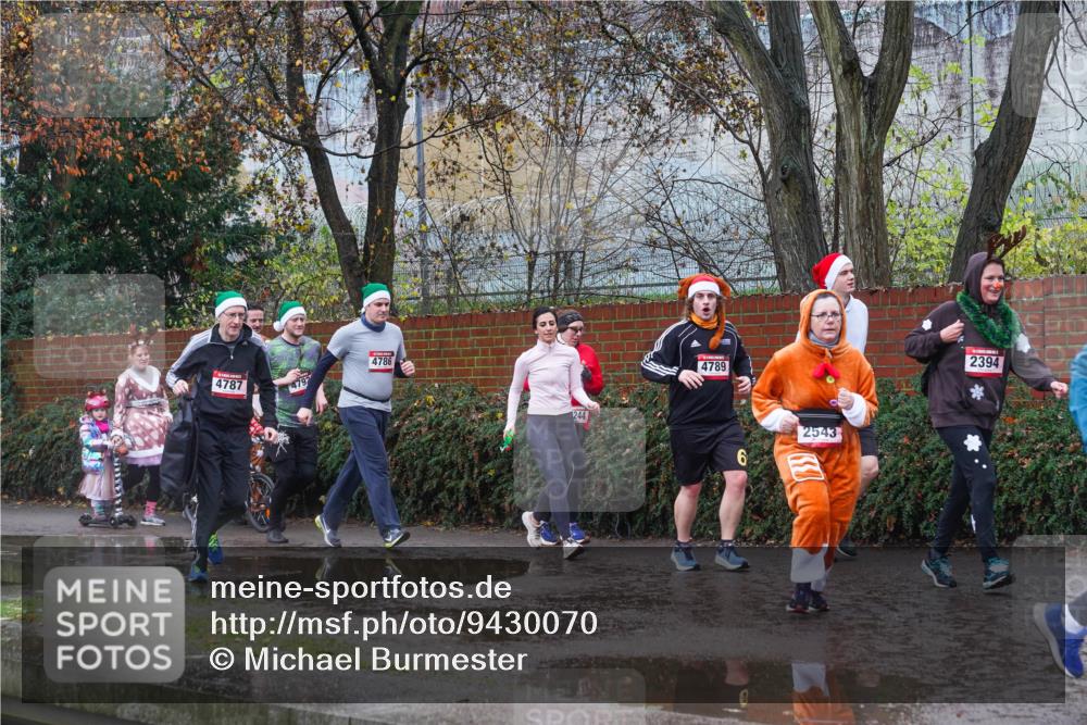 07.12.2025 - St. Pauli X-Mass-Run No. 15 Michael Burmester http://msf.ph/oto/9430070 07.12.2025 11:45:40 Laufen 4787, 4792, 4786, 244, 4789, 2543, 2394 meine-sportfotos.de