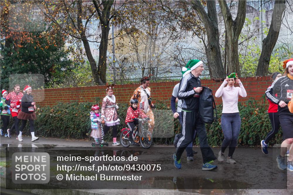 07.12.2025 - St. Pauli X-Mass-Run No. 15 Michael Burmester http://msf.ph/oto/9430075 07.12.2025 11:45:41 Laufen 3372, 2953, 3758, 47 meine-sportfotos.de
