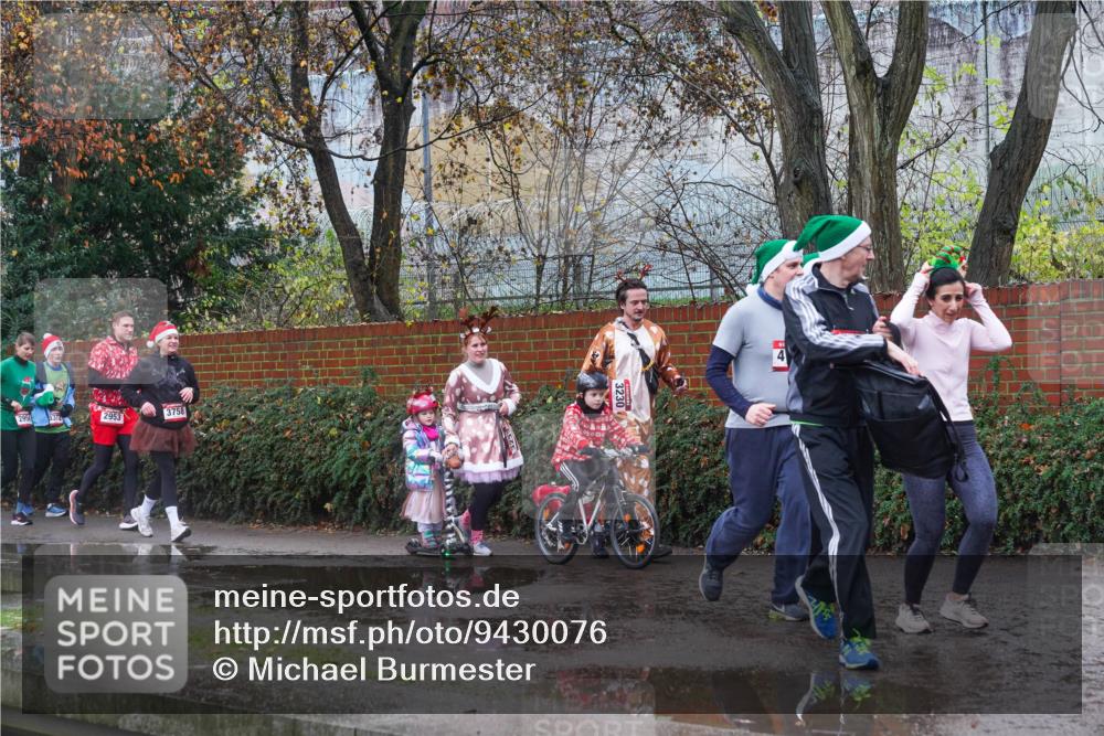07.12.2025 - St. Pauli X-Mass-Run No. 15 Michael Burmester http://msf.ph/oto/9430076 07.12.2025 11:45:42 Laufen 2954, 3372, 2953, 3758, 4 meine-sportfotos.de