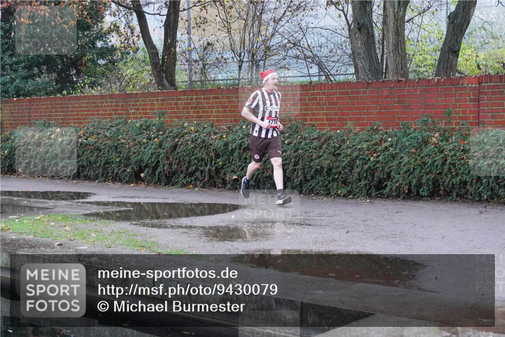 07.12.2025 - St. Pauli X-Mass-Run No. 15 Michael Burmester http://msf.ph/oto/9430079 07.12.2025 10:02:46 Laufen 4774 meine-sportfotos.de