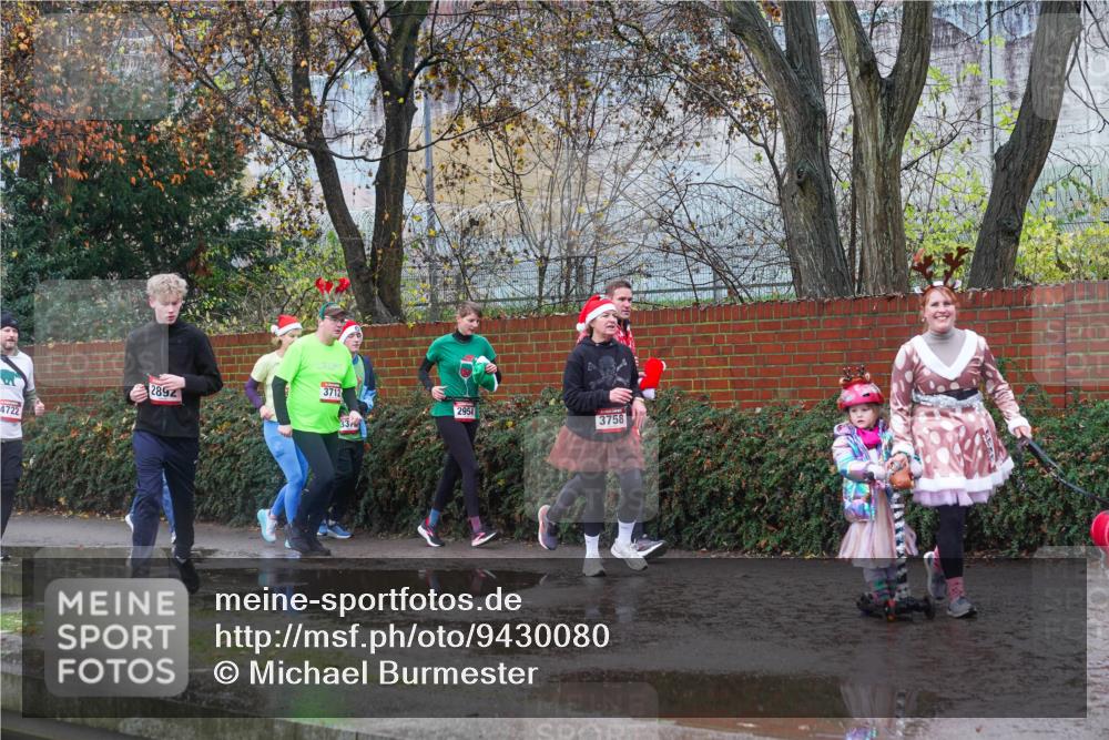 07.12.2025 - St. Pauli X-Mass-Run No. 15 Michael Burmester http://msf.ph/oto/9430080 07.12.2025 11:45:44 Laufen 2892, 4722, 3712, 33, 2954, 3758 meine-sportfotos.de