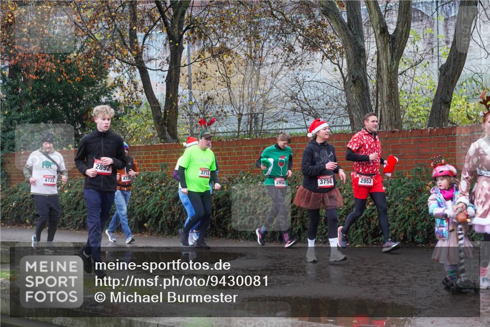 07.12.2025 - St. Pauli X-Mass-Run No. 15 Michael Burmester http://msf.ph/oto/9430081 07.12.2025 11:45:45 Laufen 4722, 2892, 3712, 472, 2954, 3758, 2953 meine-sportfotos.de