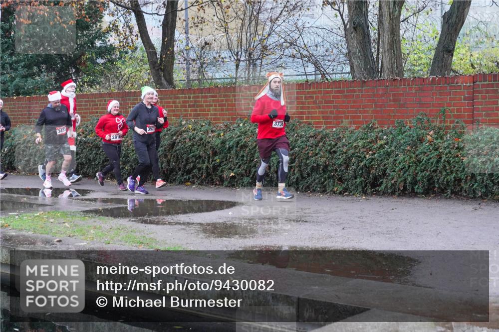 07.12.2025 - St. Pauli X-Mass-Run No. 15 Michael Burmester http://msf.ph/oto/9430082 07.12.2025 10:02:59 Laufen 3431, 2818, 3571, 3736 meine-sportfotos.de