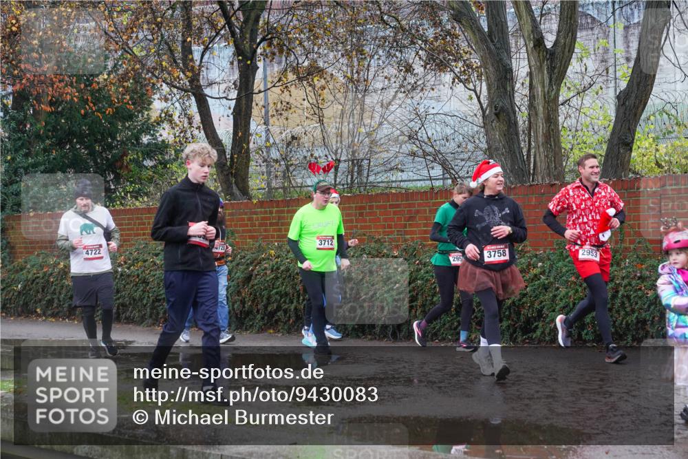 07.12.2025 - St. Pauli X-Mass-Run No. 15 Michael Burmester http://msf.ph/oto/9430083 07.12.2025 11:45:46 Laufen 4722, 720, 3712, 295, 3758, 2953 meine-sportfotos.de