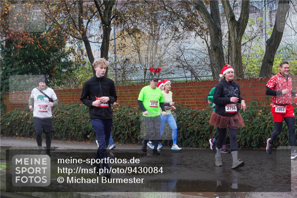 07.12.2025 - St. Pauli X-Mass-Run No. 15 Michael Burmester http://msf.ph/oto/9430084 07.12.2025 11:45:46 Laufen 3712, 3758, 2953, 4722 meine-sportfotos.de