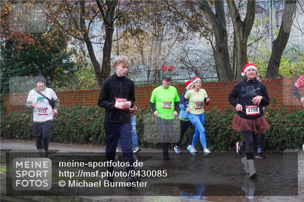 07.12.2025 - St. Pauli X-Mass-Run No. 15 Michael Burmester http://msf.ph/oto/9430085 07.12.2025 11:45:47 Laufen 4722, 3712, 2889, 3758 meine-sportfotos.de