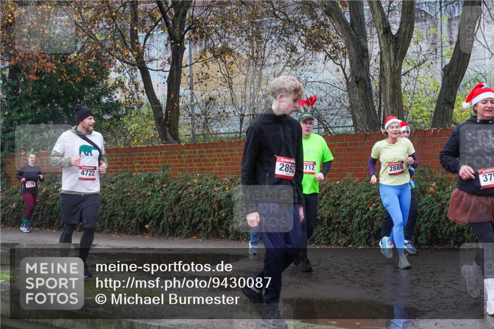 07.12.2025 - St. Pauli X-Mass-Run No. 15 Michael Burmester http://msf.ph/oto/9430087 07.12.2025 11:45:47 Laufen 3178, 4722, 2892, 712, 2889, 375 meine-sportfotos.de
