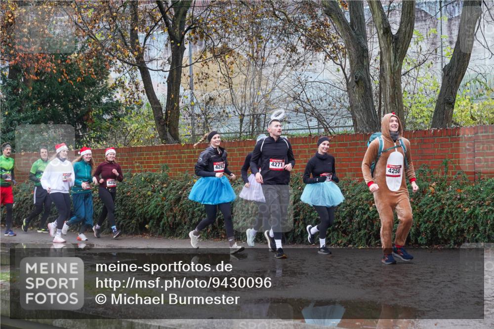07.12.2025 - St. Pauli X-Mass-Run No. 15 Michael Burmester http://msf.ph/oto/9430096 07.12.2025 11:46:04 Laufen 4292, 4271, 4258, 420, 4283 meine-sportfotos.de