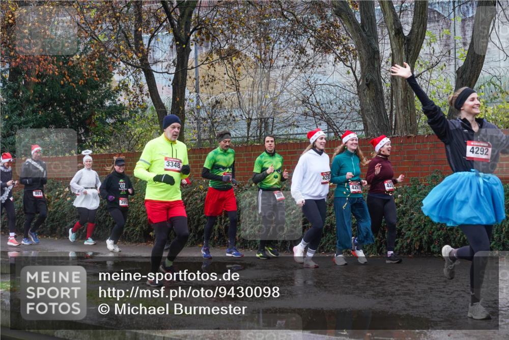 07.12.2025 - St. Pauli X-Mass-Run No. 15 Michael Burmester http://msf.ph/oto/9430098 07.12.2025 11:46:07 Laufen 807, 3955, 3348, 428, 4267, 42, 4292 meine-sportfotos.de