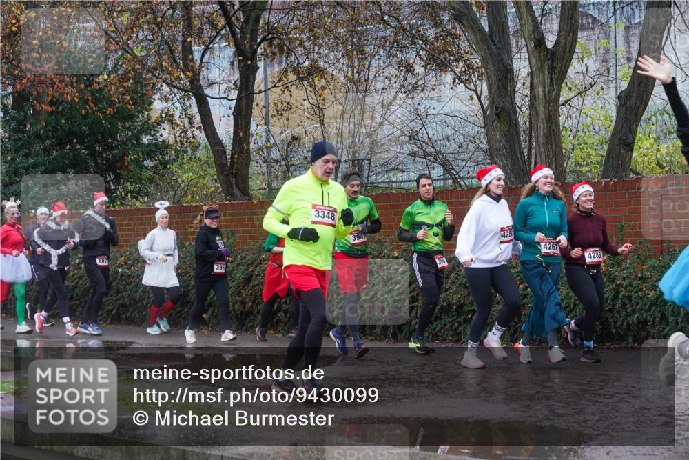 07.12.2025 - St. Pauli X-Mass-Run No. 15 Michael Burmester http://msf.ph/oto/9430099 07.12.2025 11:46:07 Laufen 807, 3959, 3348, 3947, 3, 95, 428, 4267, 4283 meine-sportfotos.de