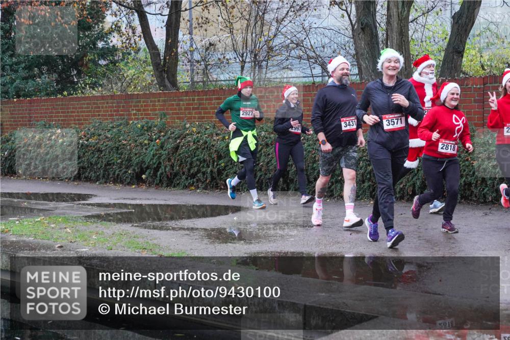 07.12.2025 - St. Pauli X-Mass-Run No. 15 Michael Burmester http://msf.ph/oto/9430100 07.12.2025 10:03:02 Laufen 2927, 997, 3431, 3571, 8, 2818, 5818, 2 meine-sportfotos.de