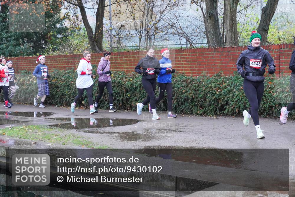 07.12.2025 - St. Pauli X-Mass-Run No. 15 Michael Burmester http://msf.ph/oto/9430102 07.12.2025 10:03:10 Laufen 420, 4145 meine-sportfotos.de